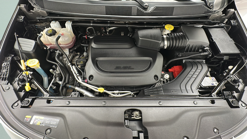 Used 2025 Chrysler Pacifica Limited FWD image 23