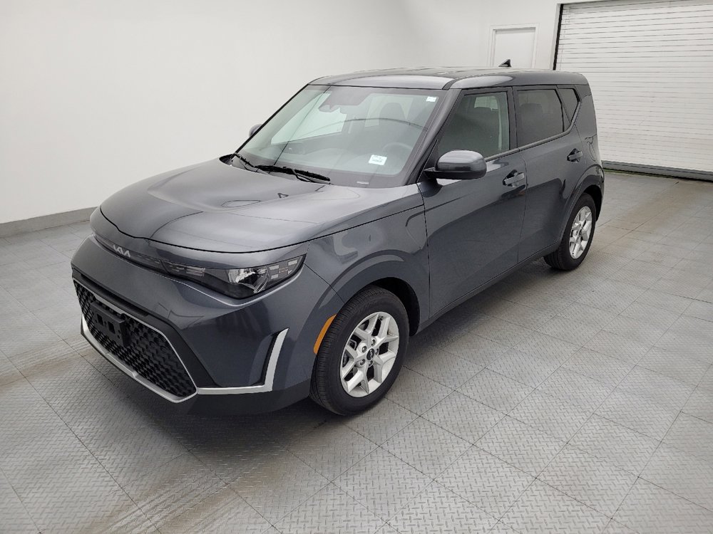 Used 2025 Kia Soul LX image 2