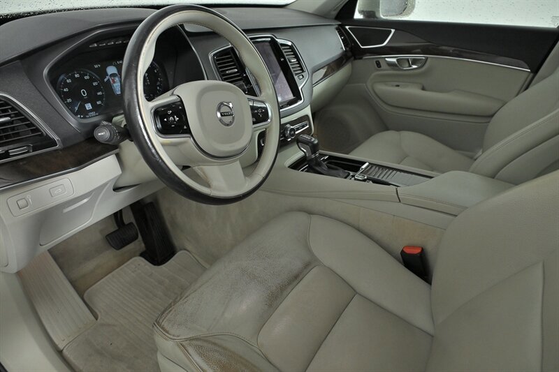 Used 2016 Volvo XC90 T6 Momentum w/ Momentum Plus Package AWD/4WD image 18
