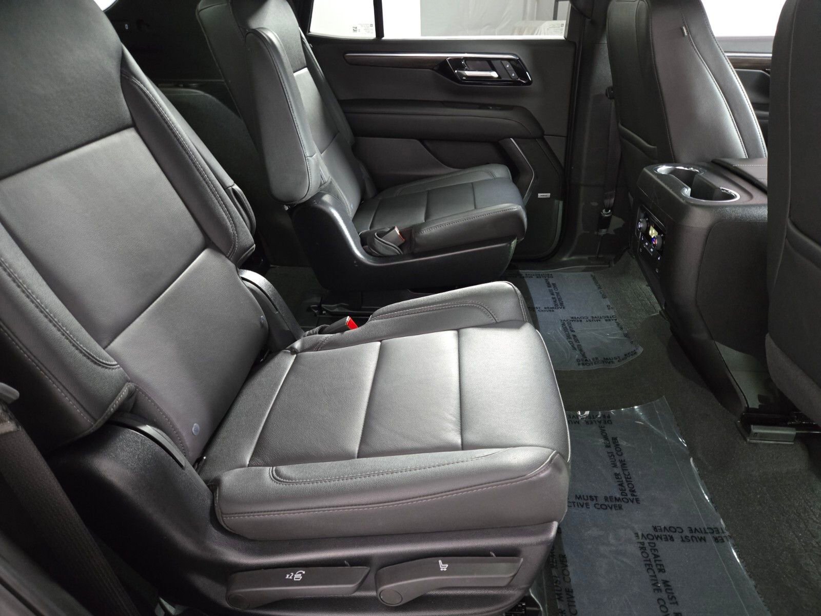 Used 2025 Chevrolet Tahoe Z71 w/ Comfort Package AWD/4WD image 19