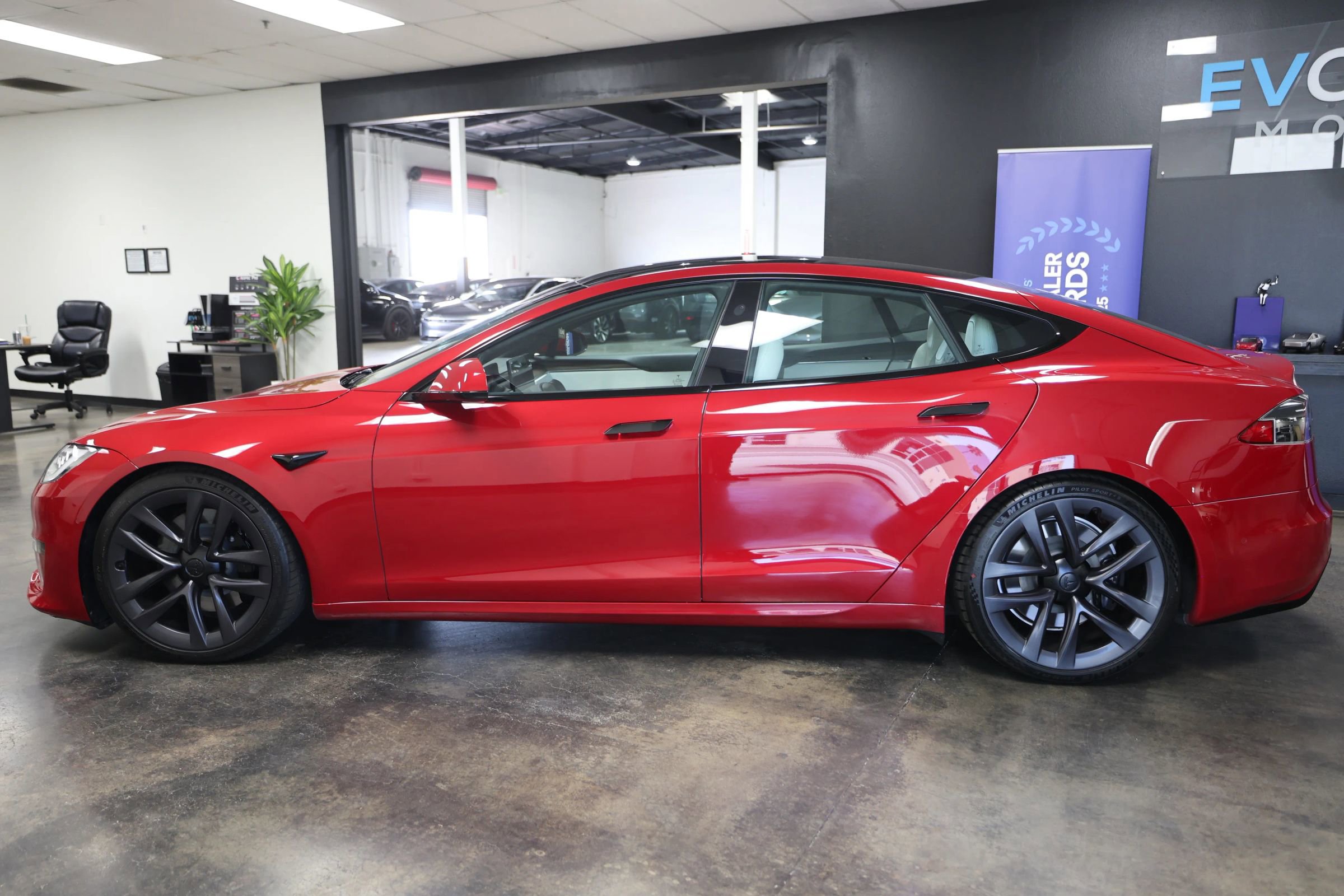 Used 2022 Tesla Model S Standard Range AWD/4WD image 10