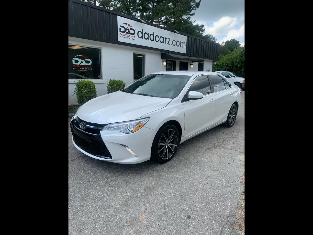 Used 2015 Toyota Camry XSE FWD image 1