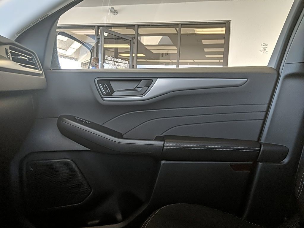 Certified 2024 Ford Escape Active AWD/4WD image 23