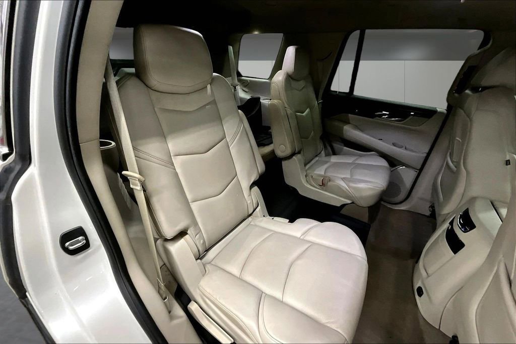 Used 2015 Cadillac Escalade Luxury image 25