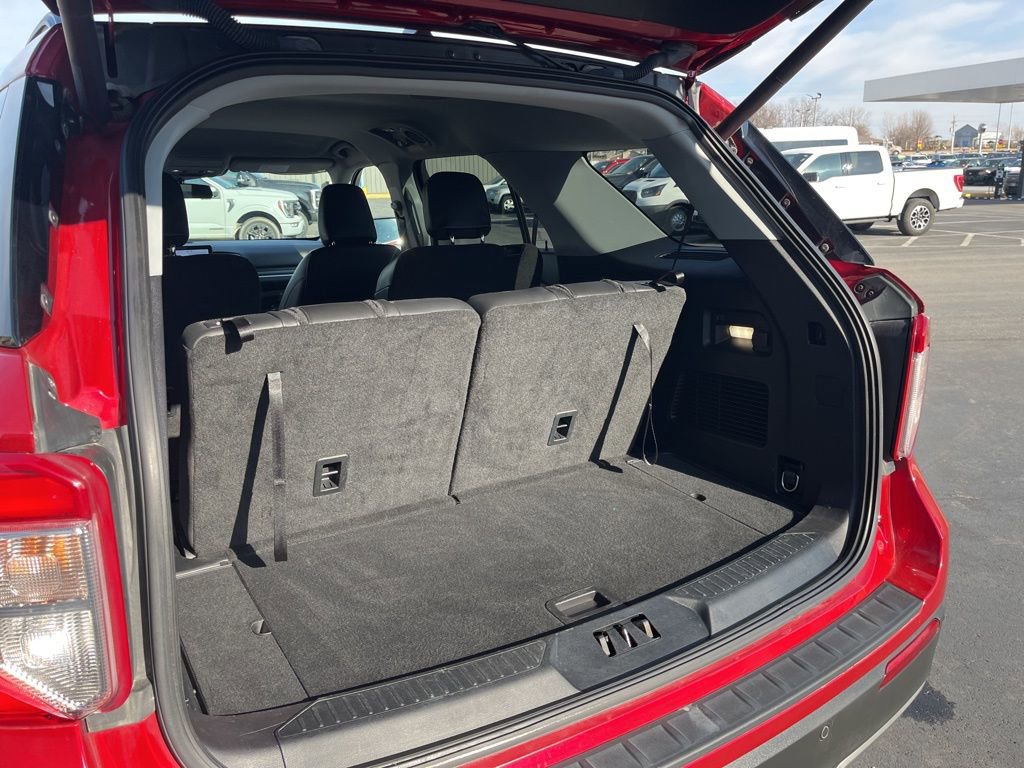 Used 2021 Ford Explorer XLT w/ Equipment Group 202A image 14