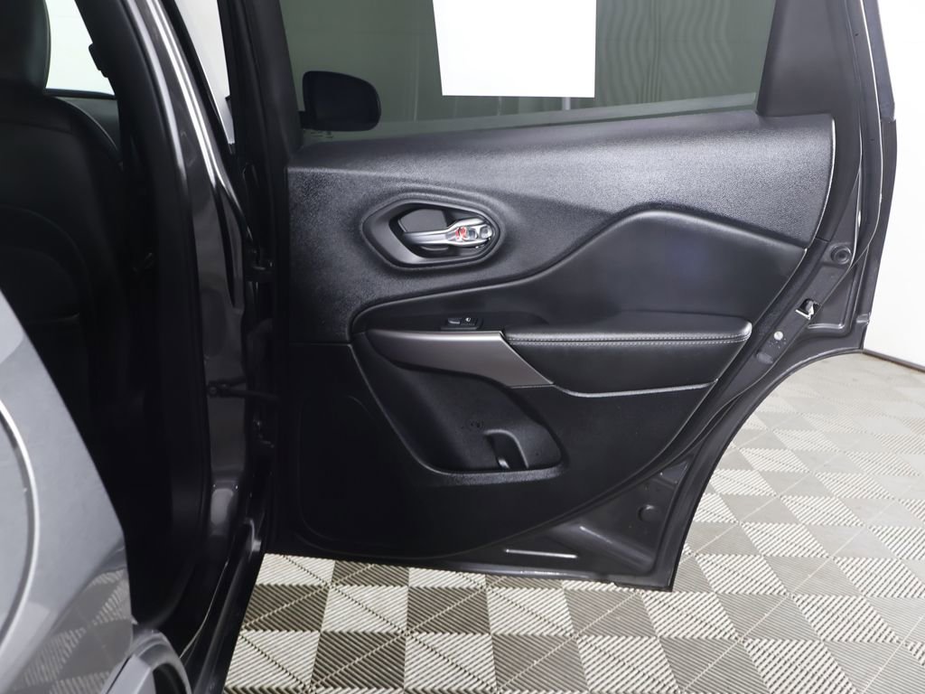 Used 2022 Jeep Cherokee Limited image 25