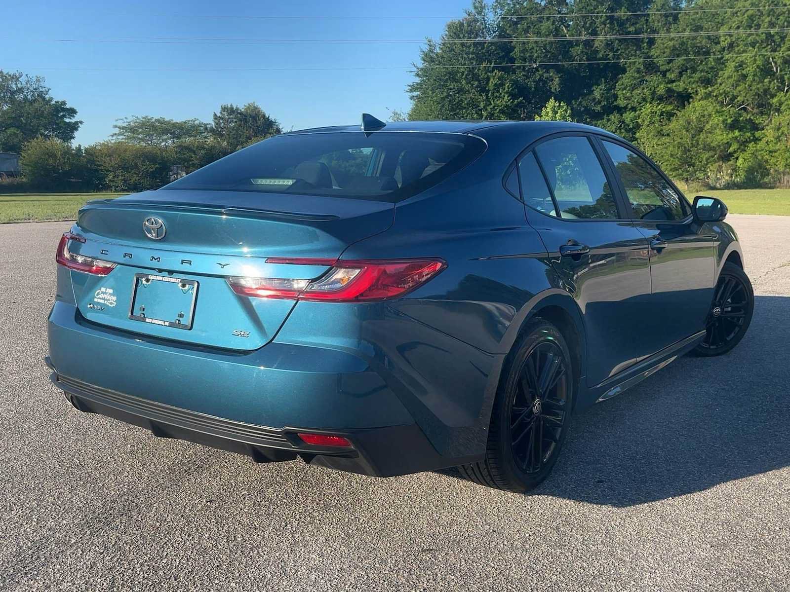 Used 2025 Toyota Camry SE FWD image 6