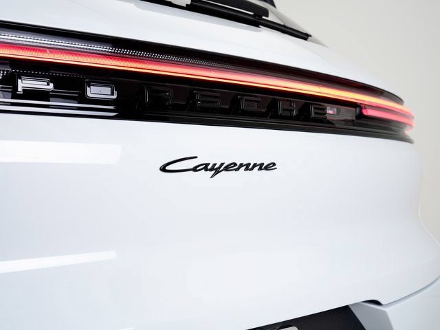 Certified 2025 Porsche Cayenne AWD/4WD image 29