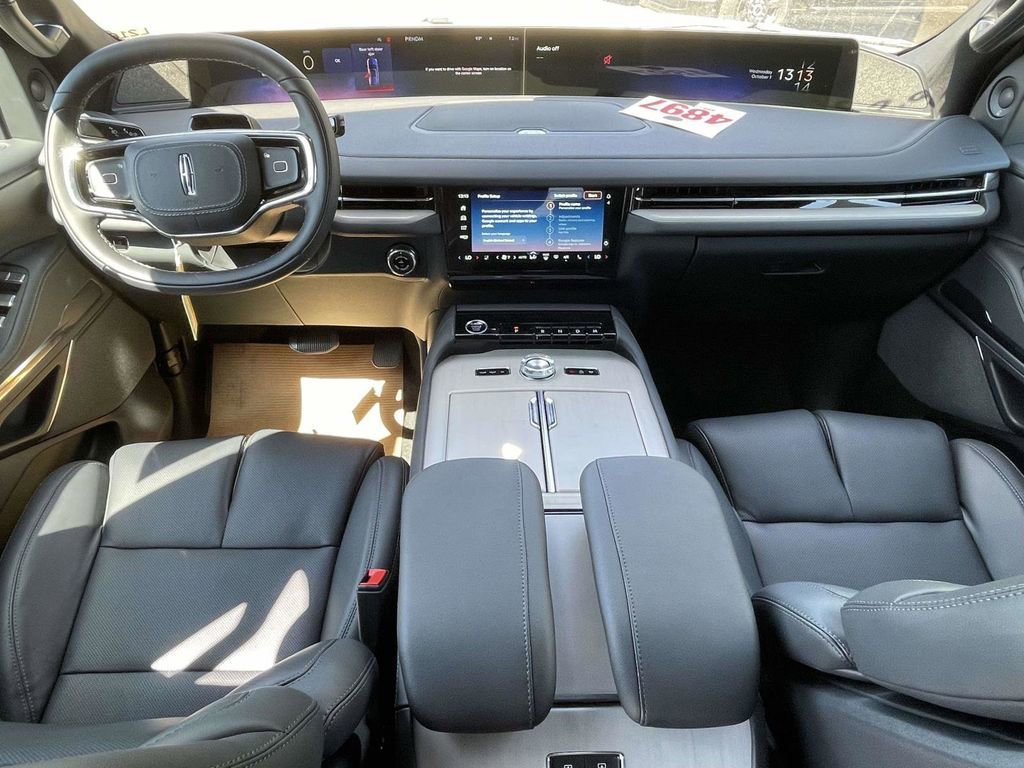 New 2025 Lincoln Navigator L Reserve w/ Jet Appearance Package image 11