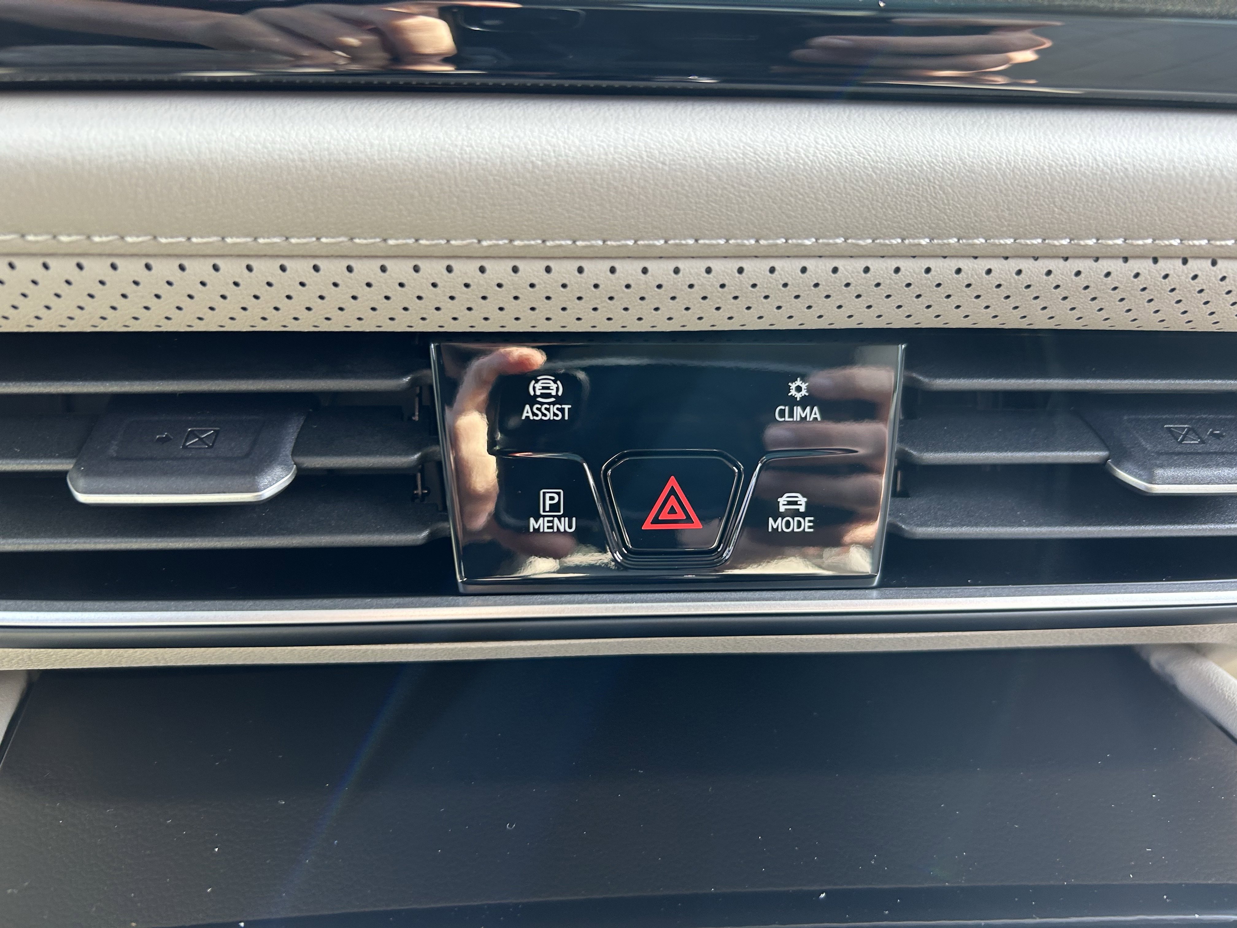 Certified 2025 Volkswagen Atlas SEL Premium R-Line image 15