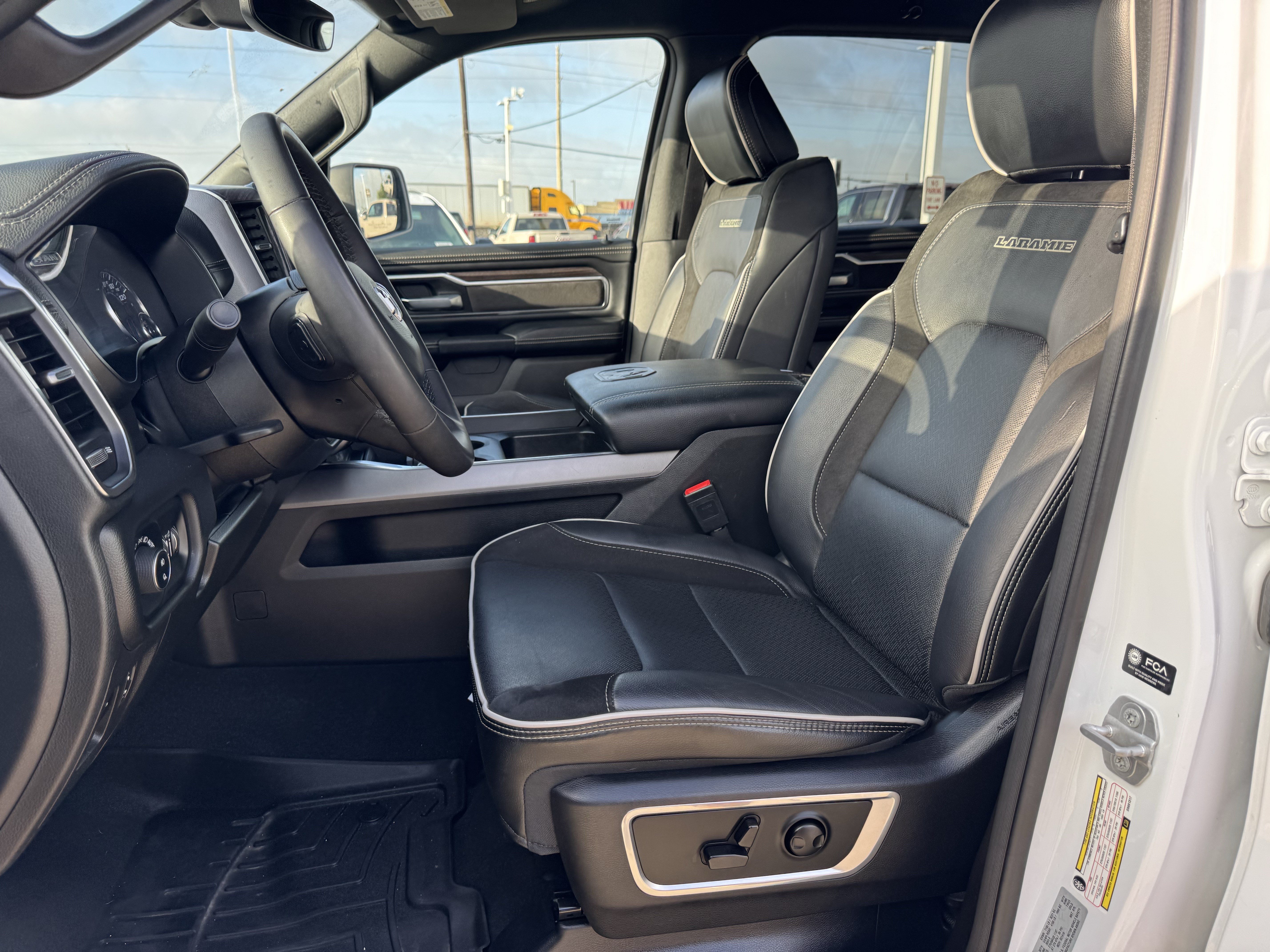 Used 2025 RAM 1500 Laramie w/ Sport Appearance Package AWD/4WD image 23
