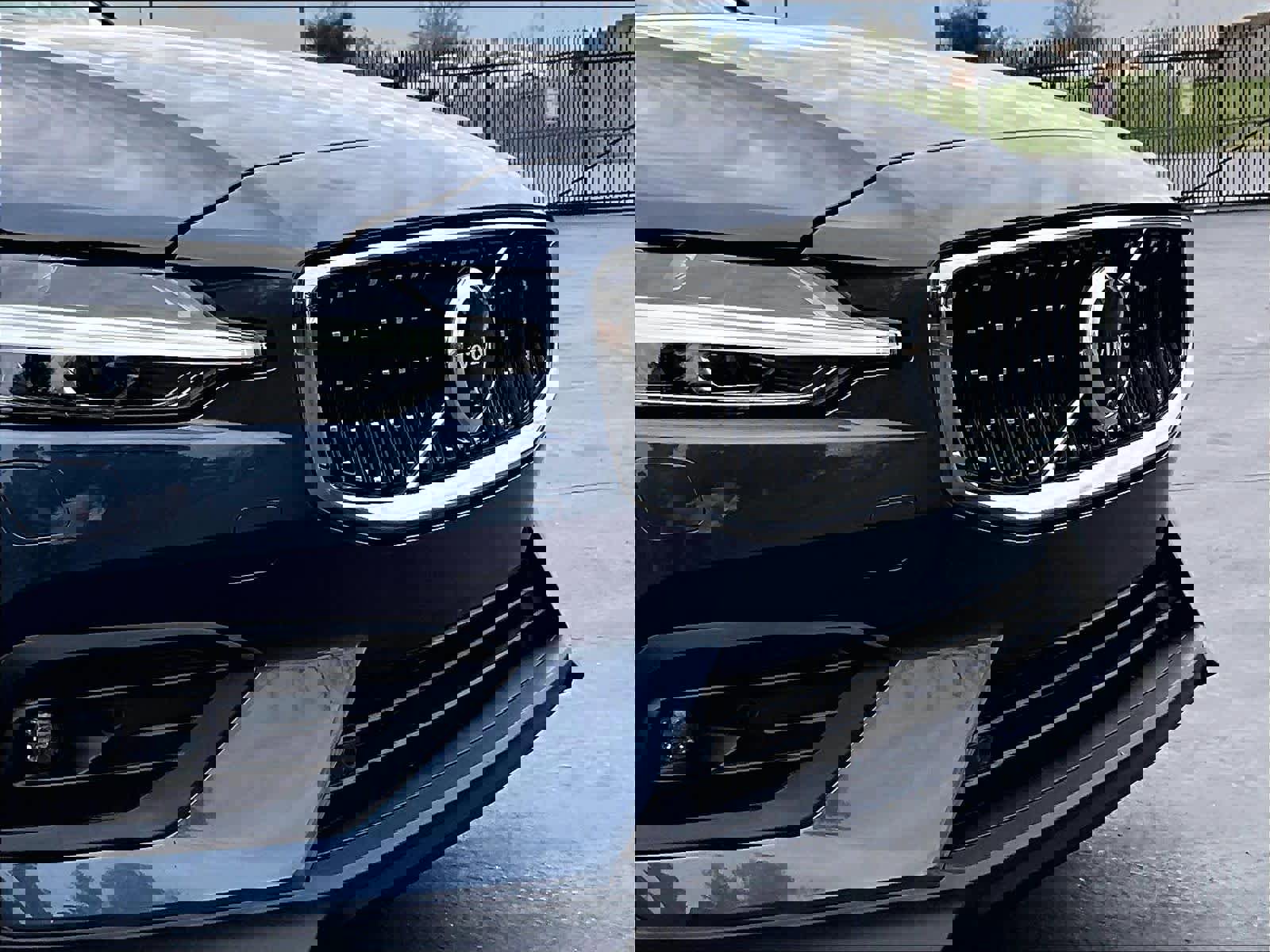 Used 2025 Volvo V60 B5 Cross Country Plus image 33