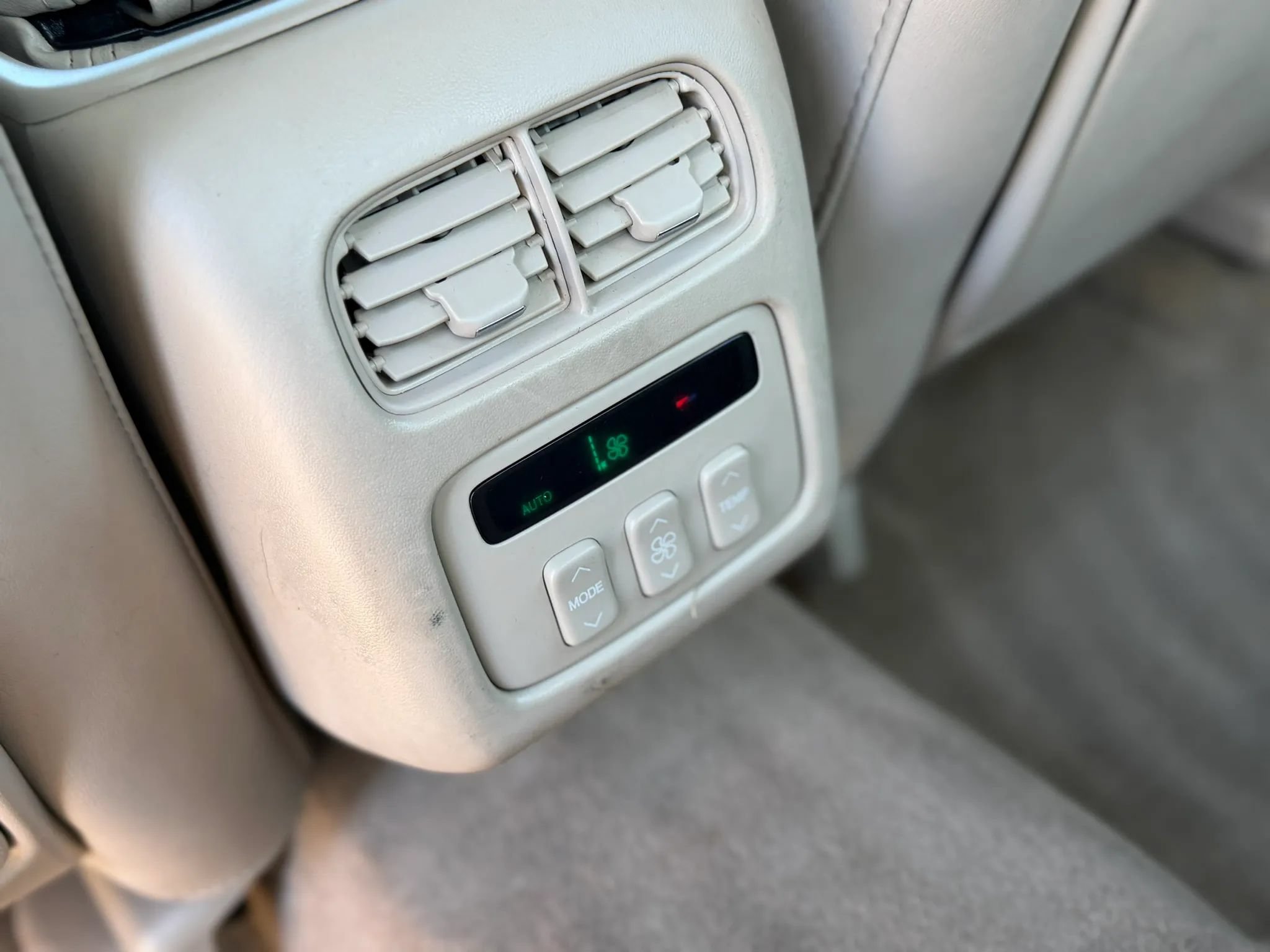 Used 2005 Cadillac De Ville FWD image 28