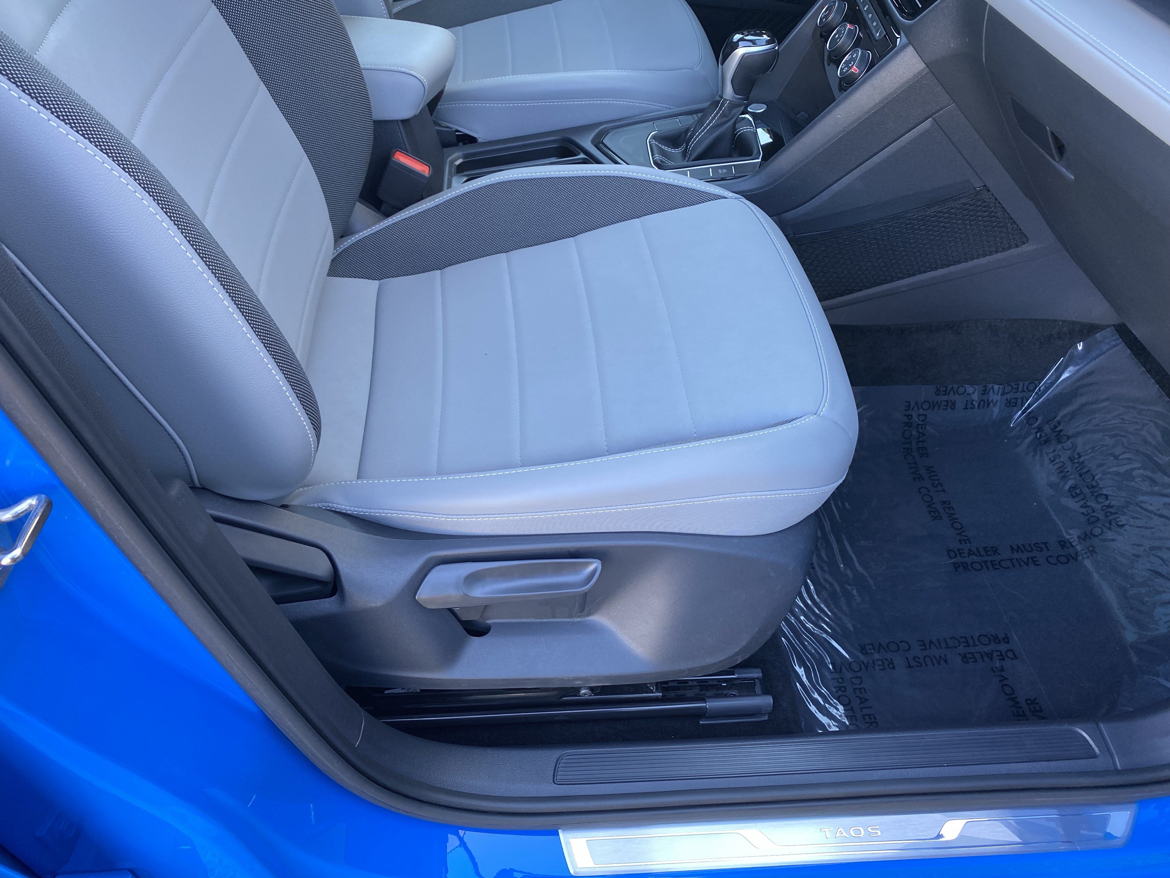 Certified 2023 Volkswagen Taos SE w/ Panoramic Sunroof Package FWD image 40