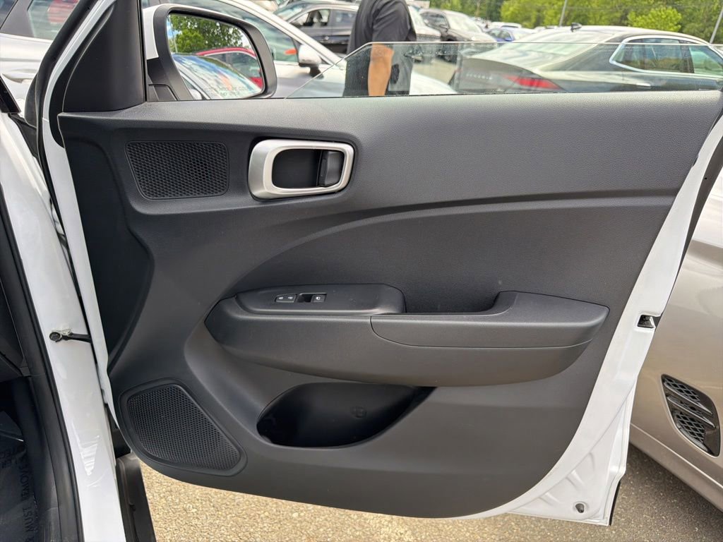Certified 2023 Hyundai Venue SEL w/ Cargo Package FWD image 10