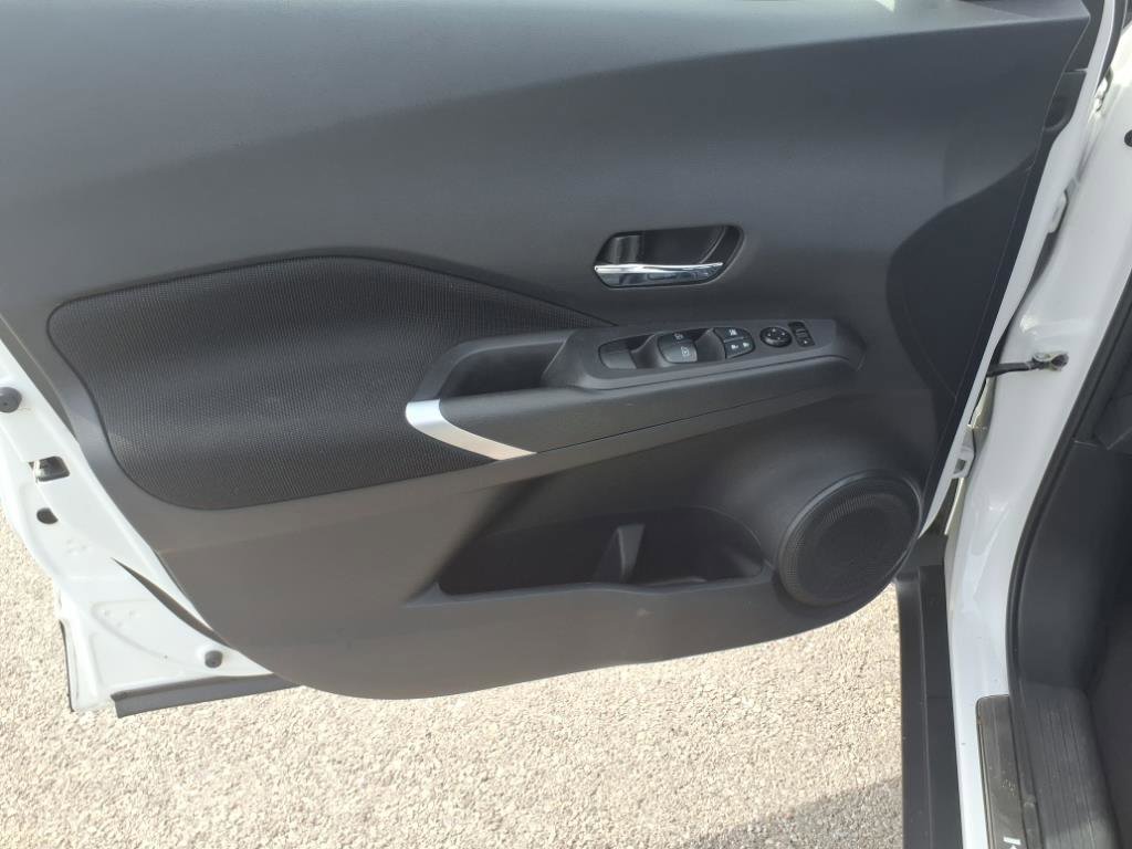 Used 2022 Nissan Kicks SV w/ Interior Electronics Package FWD image 11