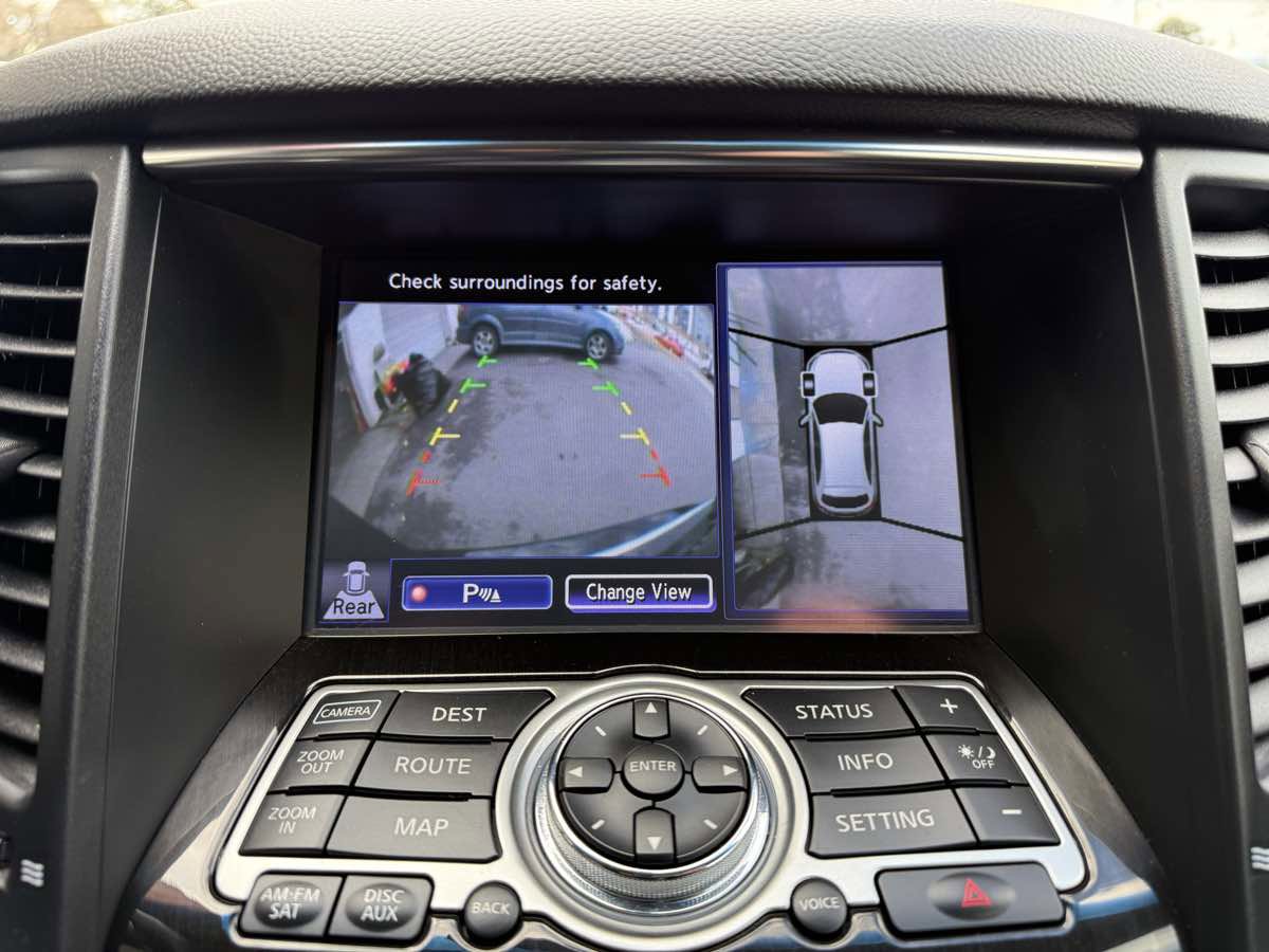 Used 2015 INFINITI QX70 AWD w/ Premium Package image 18