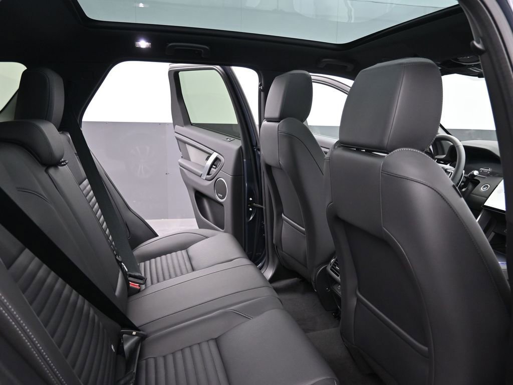 Used 2025 Land Rover Discovery Sport Dynamic SE image 13