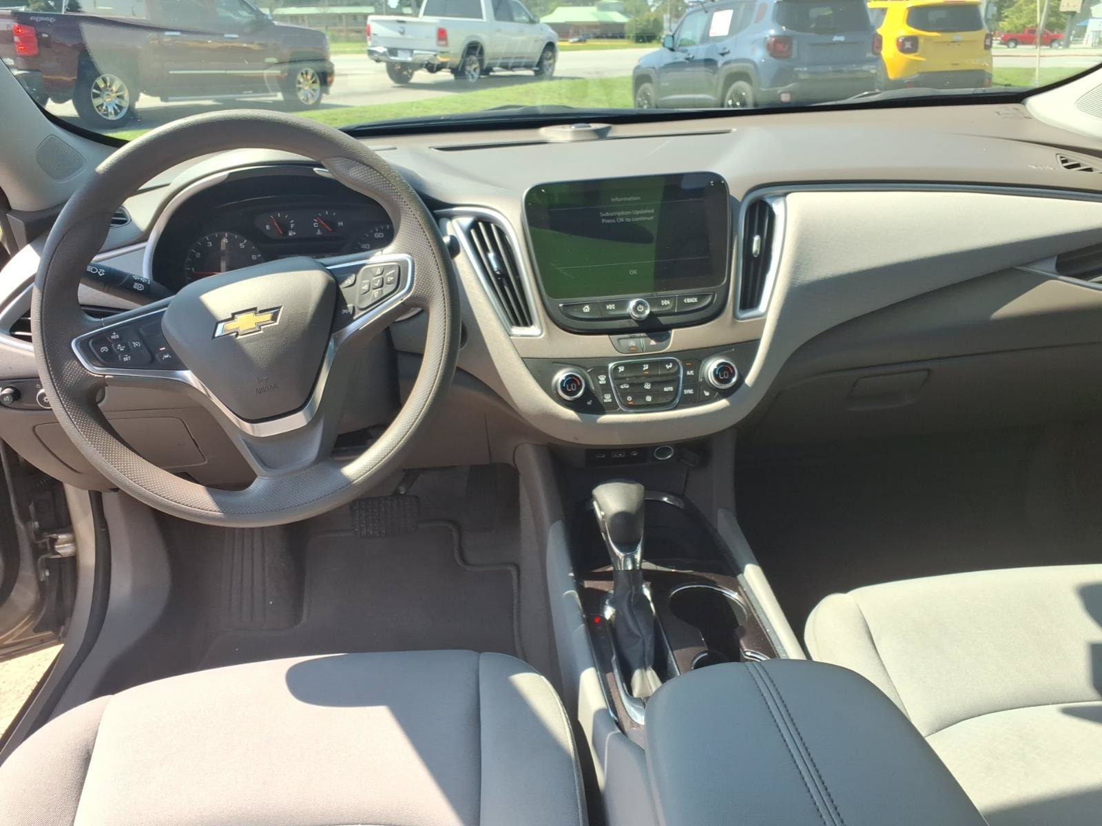 Used 2024 Chevrolet Malibu LT FWD image 12