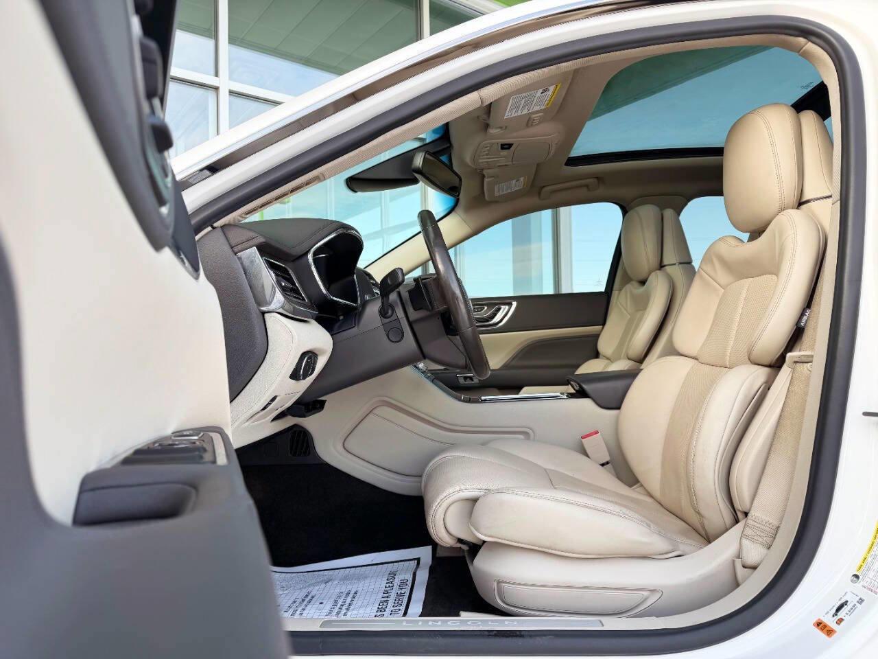 Used 2017 Lincoln Continental Reserve w/ Climate Package image 11