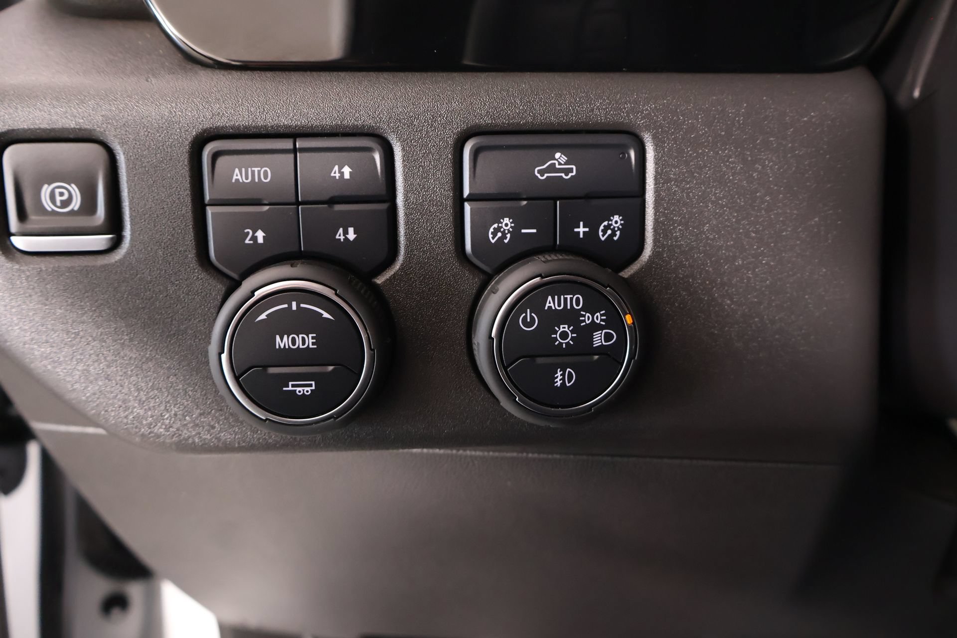 Used 2025 Chevrolet Silverado 1500 LT Trail Boss w/ Convenience Package II AWD/4WD image 8