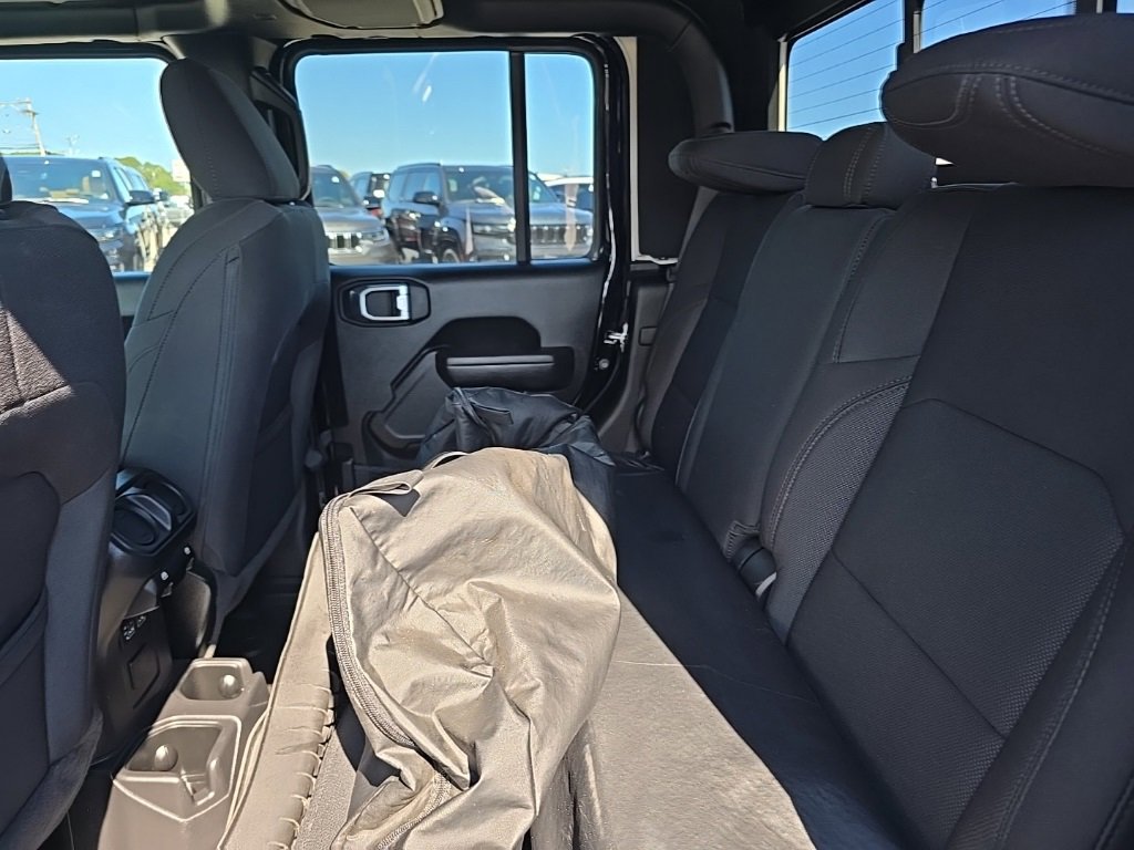 Certified 2022 Jeep Gladiator Willys image 15