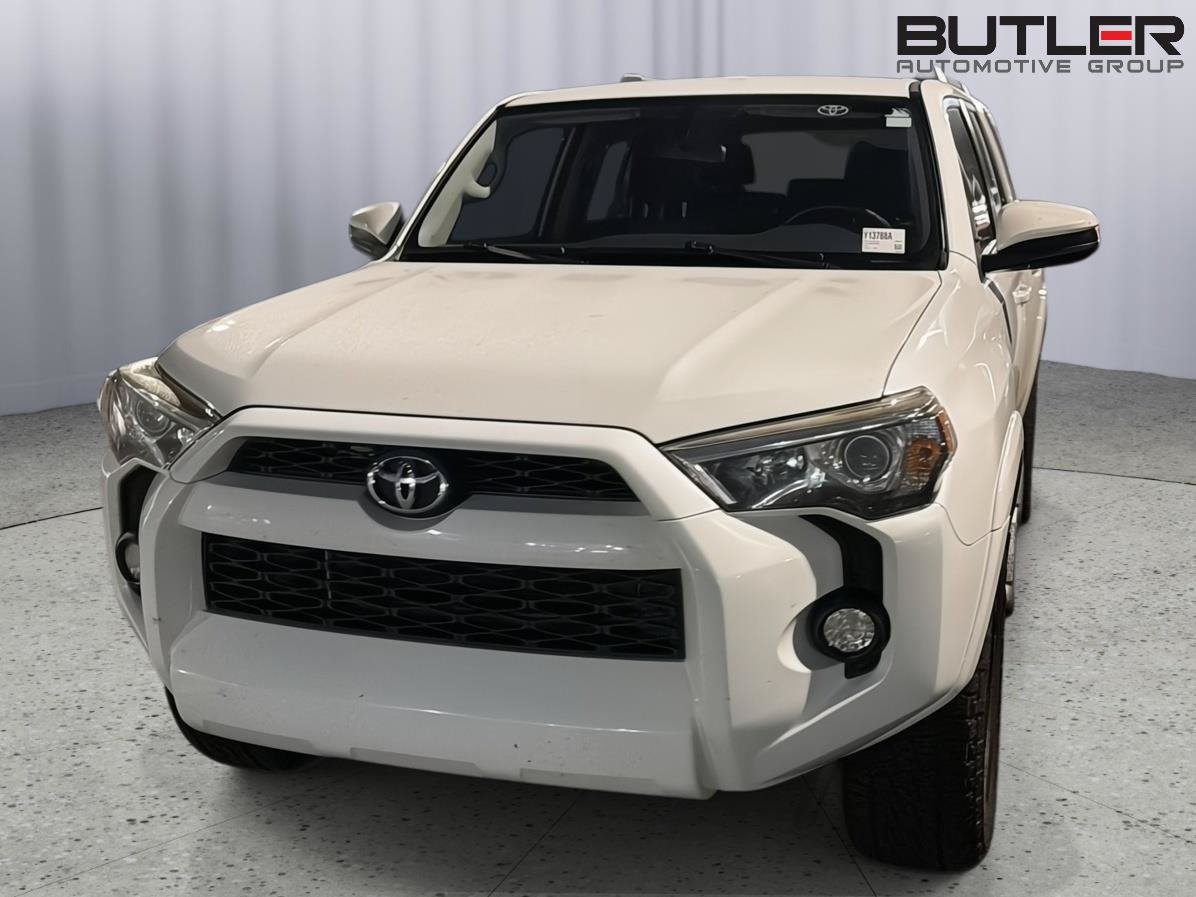 Used 2019 Toyota 4Runner SR5 AWD/4WD image 3