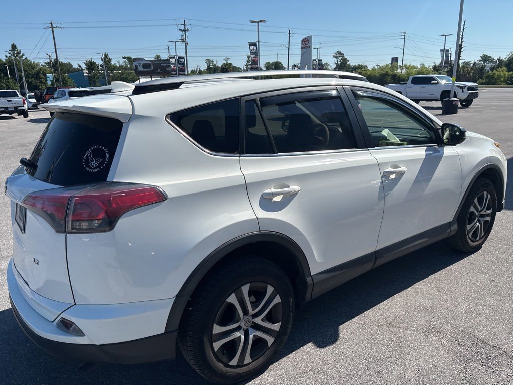 Used 2018 Toyota RAV4 LE FWD image 13