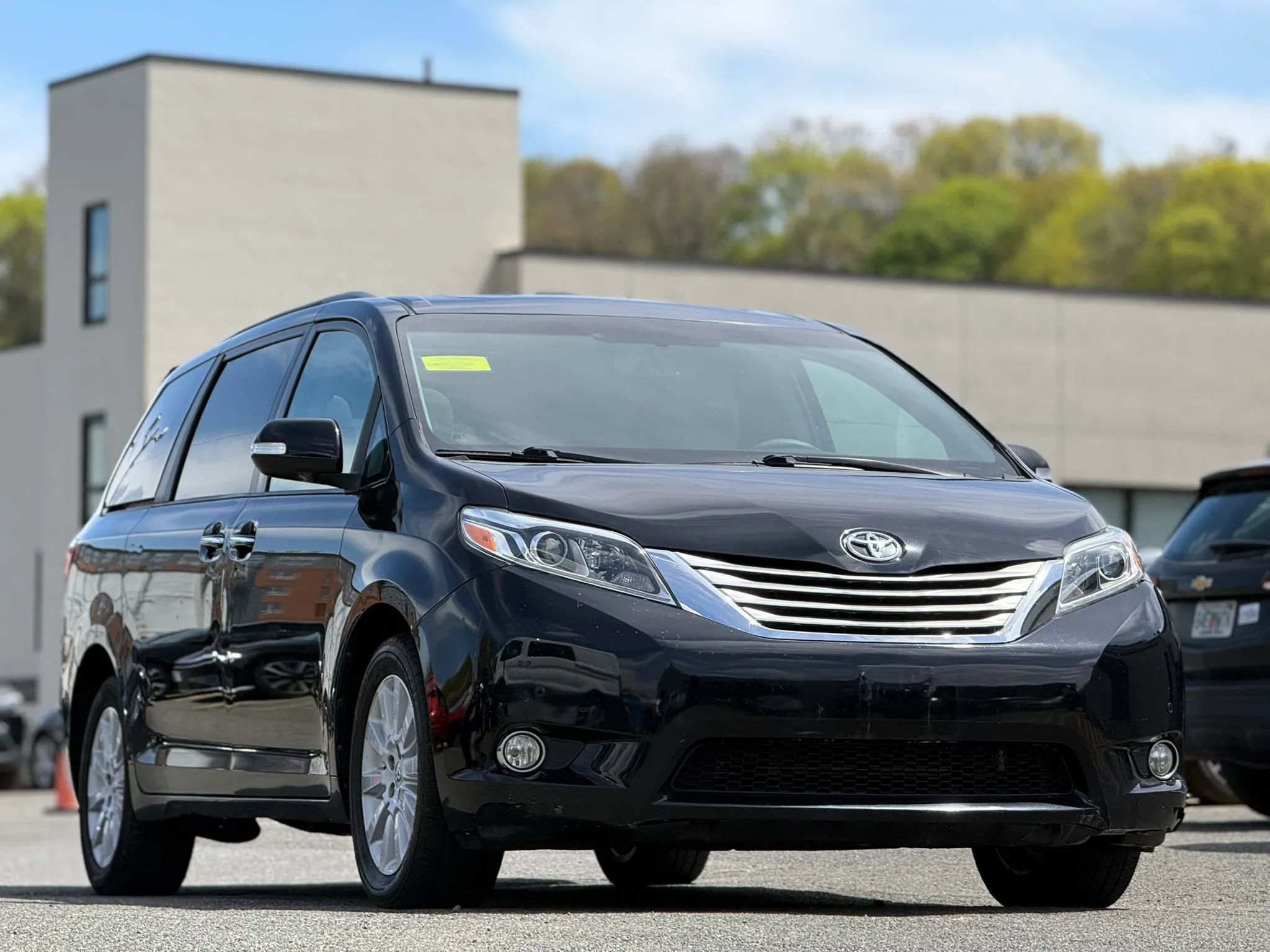 Used 2015 Toyota Sienna Limited AWD/4WD image 2