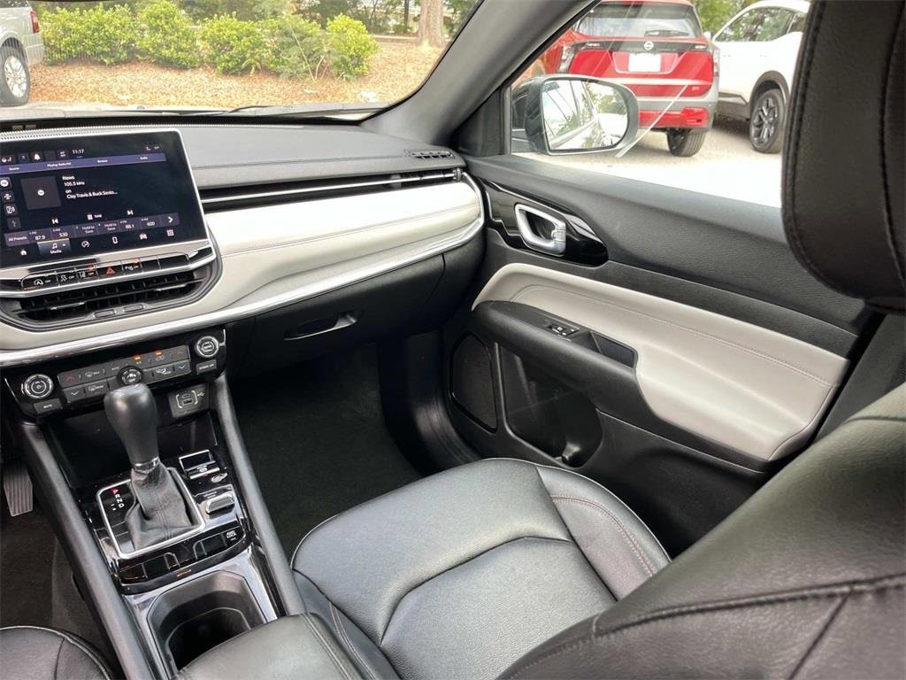 Used 2024 Jeep Compass Limited image 28