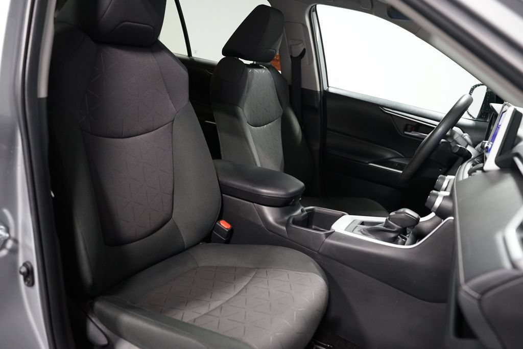 Used 2024 Toyota RAV4 XLE FWD image 31