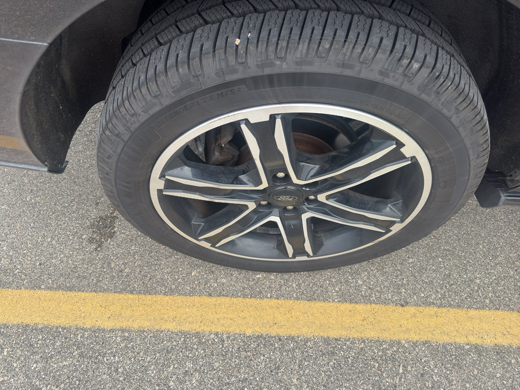 Used 2019 Ford Expedition Limited w/ Equipment Group 303A AWD/4WD image 3