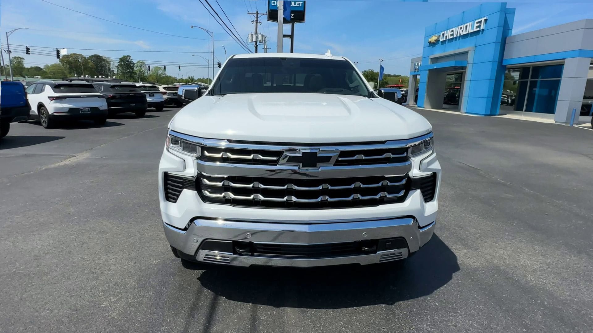 Used 2025 Chevrolet Silverado 1500 LTZ w/ LTZ Premium Package AWD/4WD image 3