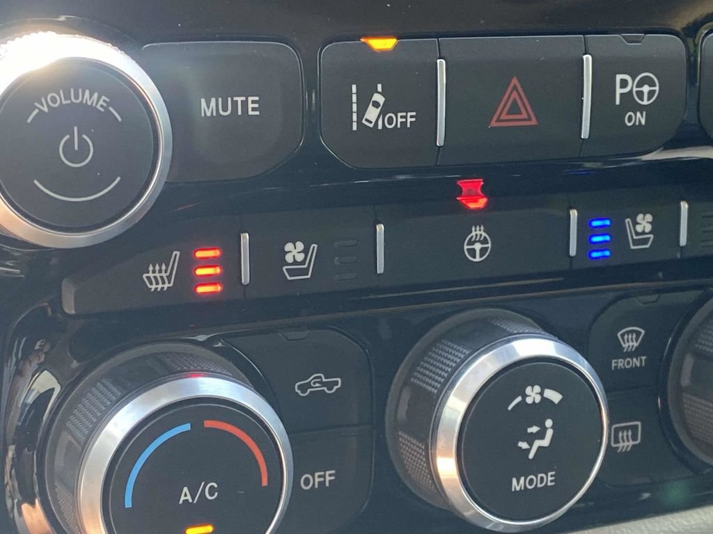 Used 2019 RAM 1500 Laramie AWD/4WD image 25