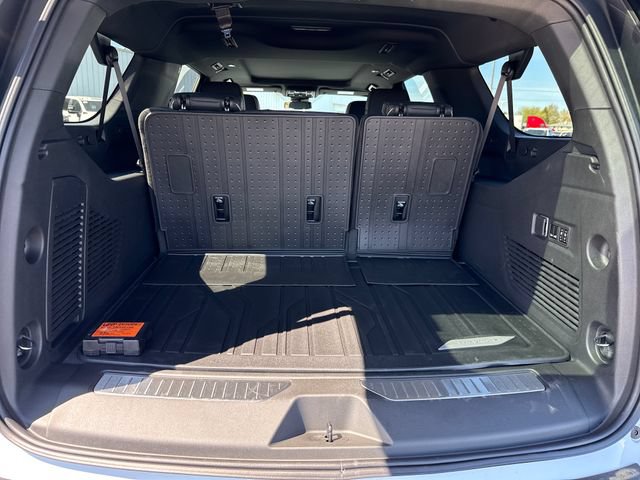 New 2026 Chevrolet Suburban Premier w/ Sun And Tow Package AWD/4WD image 26
