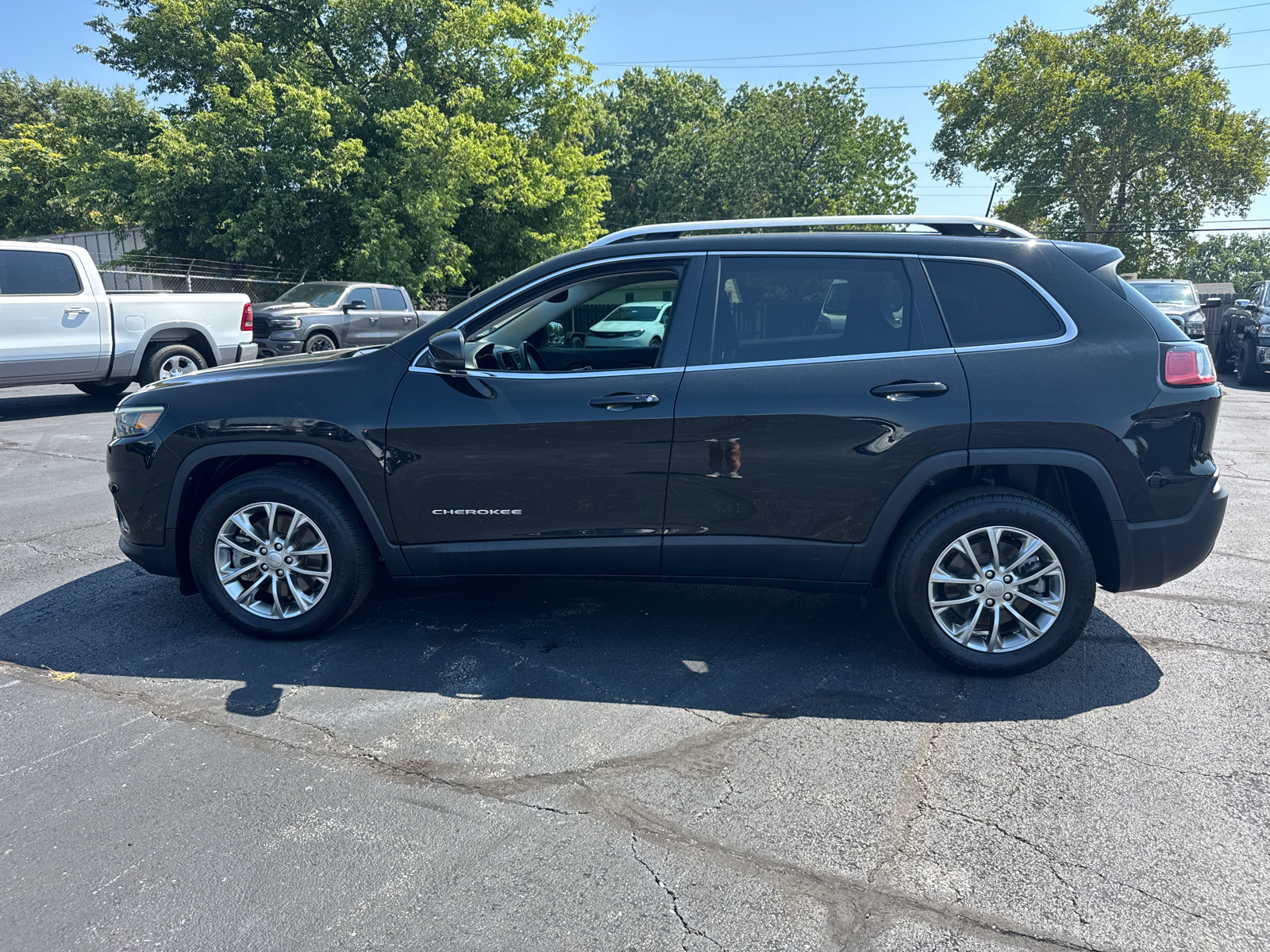 Used 2021 Jeep Cherokee Latitude Lux w/ Comfort/Convenience Group FWD image 3
