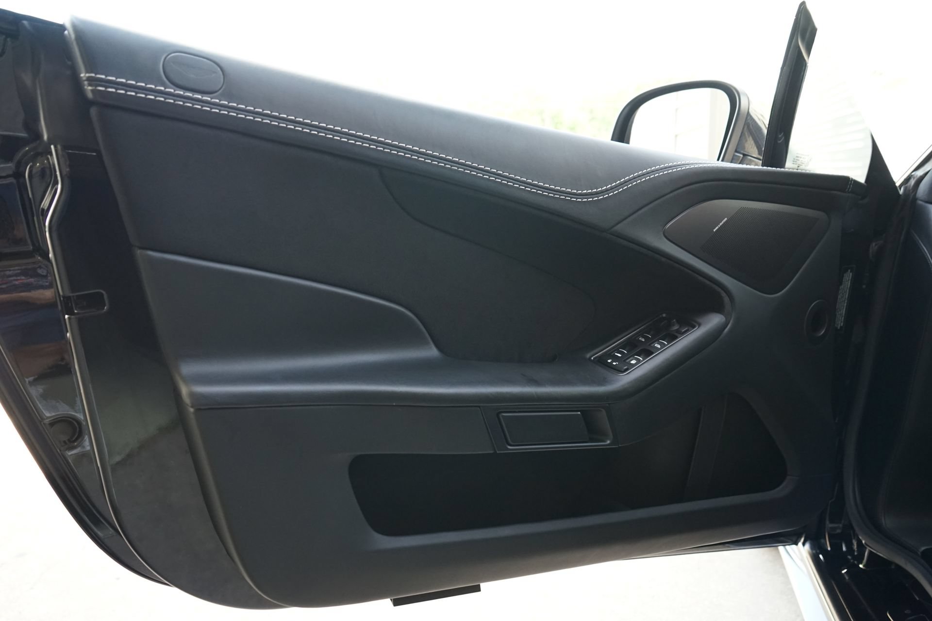 Used 2015 Aston Martin Vanquish Coupe RWD image 22