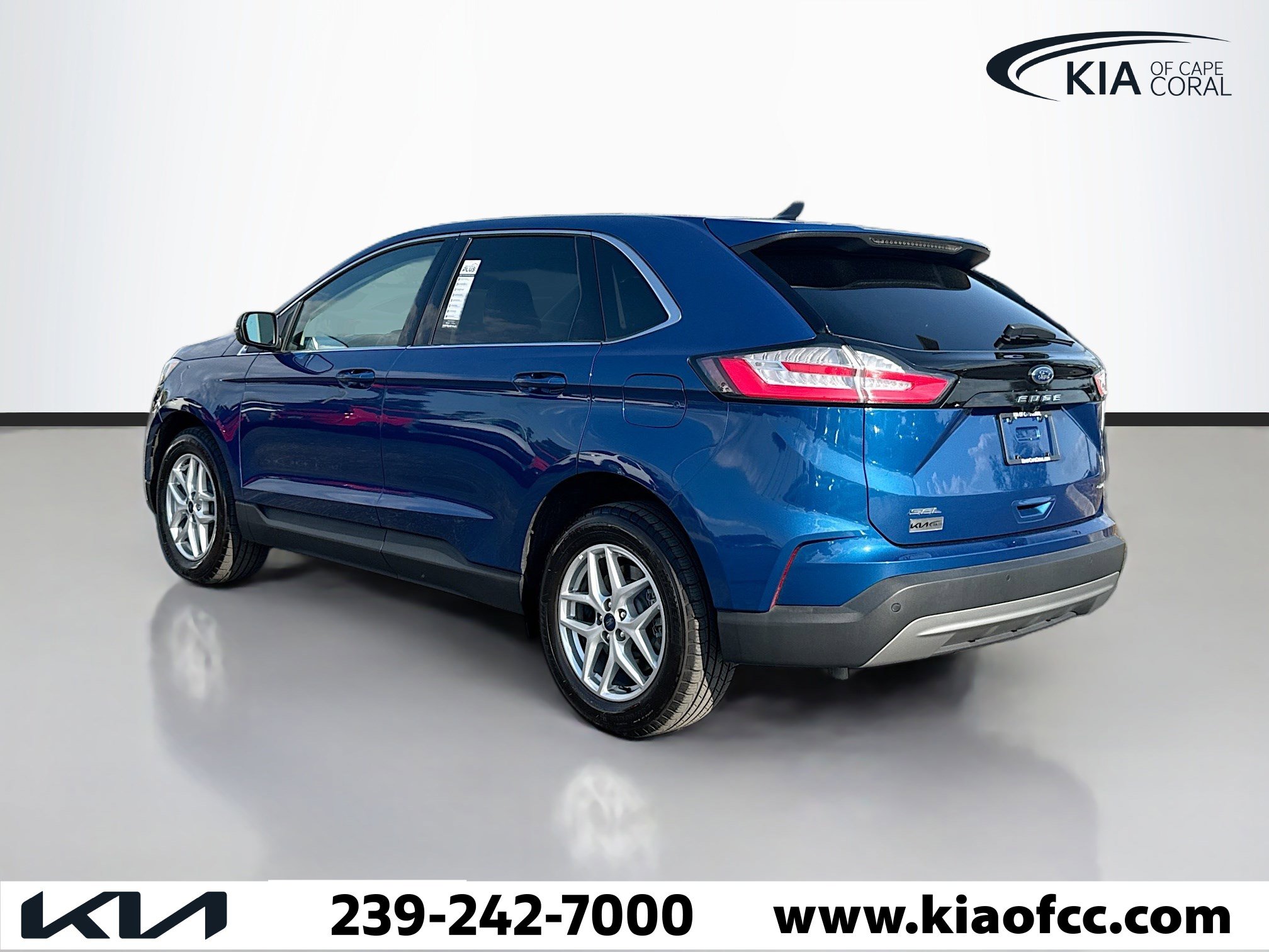 Used 2022 Ford Edge SEL w/ Convenience Package image 3