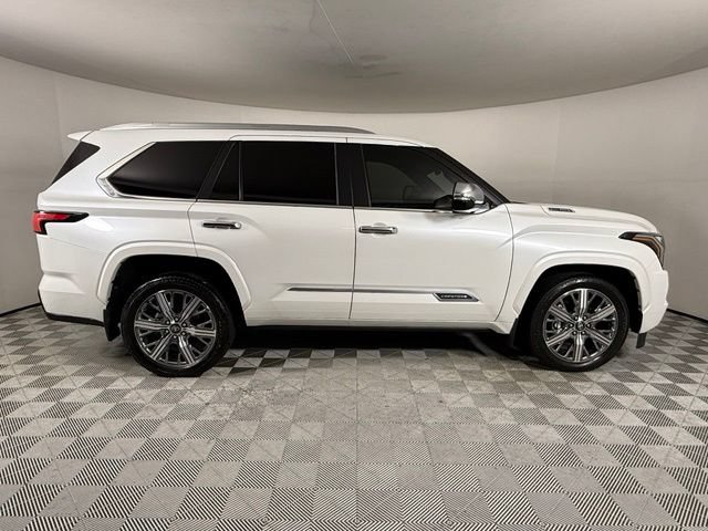 Used 2025 Toyota Sequoia Capstone AWD/4WD image 9