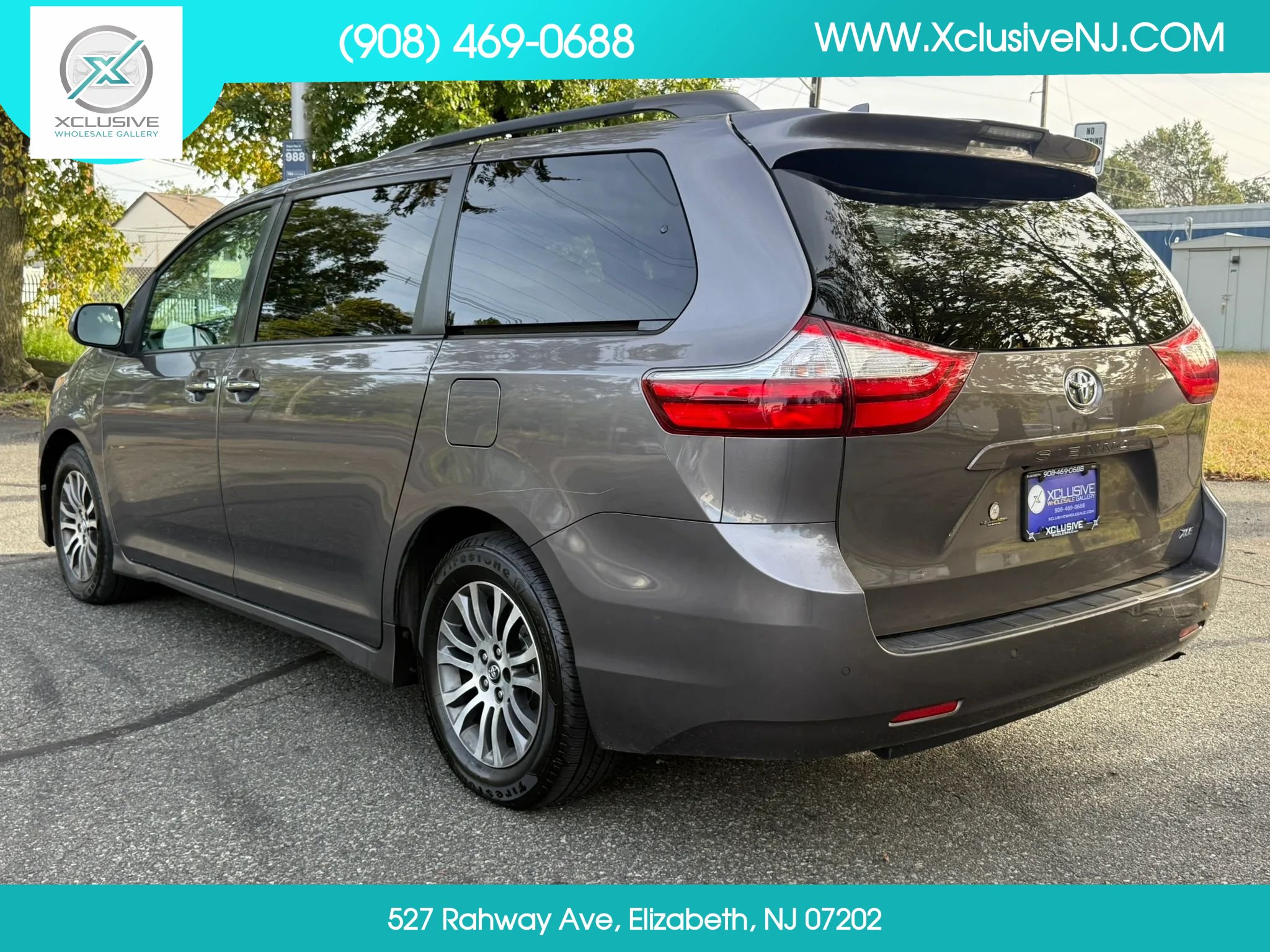 Used 2019 Toyota Sienna XLE Premium w/ Carpet Mat Package FWD image 38