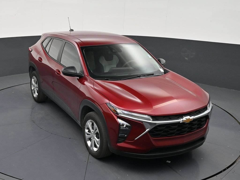 Used 2025 Chevrolet Trax LS FWD image 18