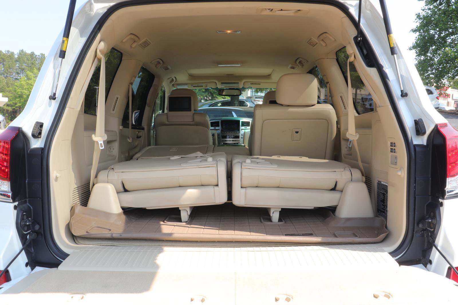 Used 2013 Lexus LX 570 4WD w/ Luxury Pkg image 17