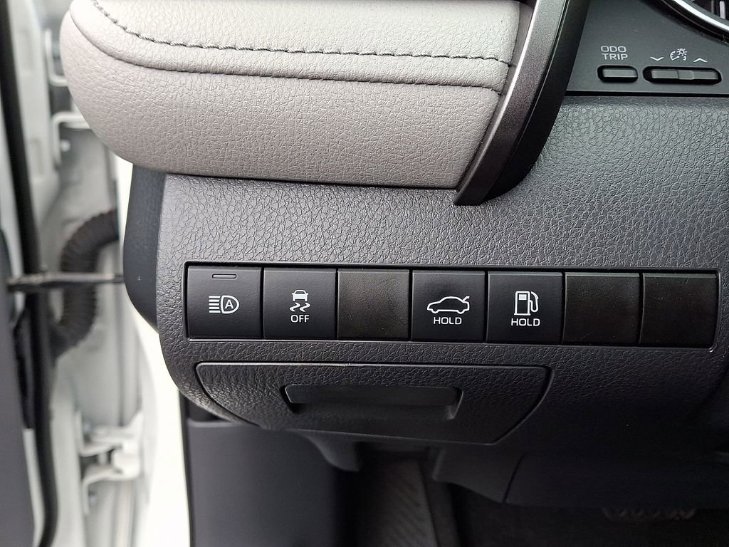 Used 2022 Toyota Camry LE image 25