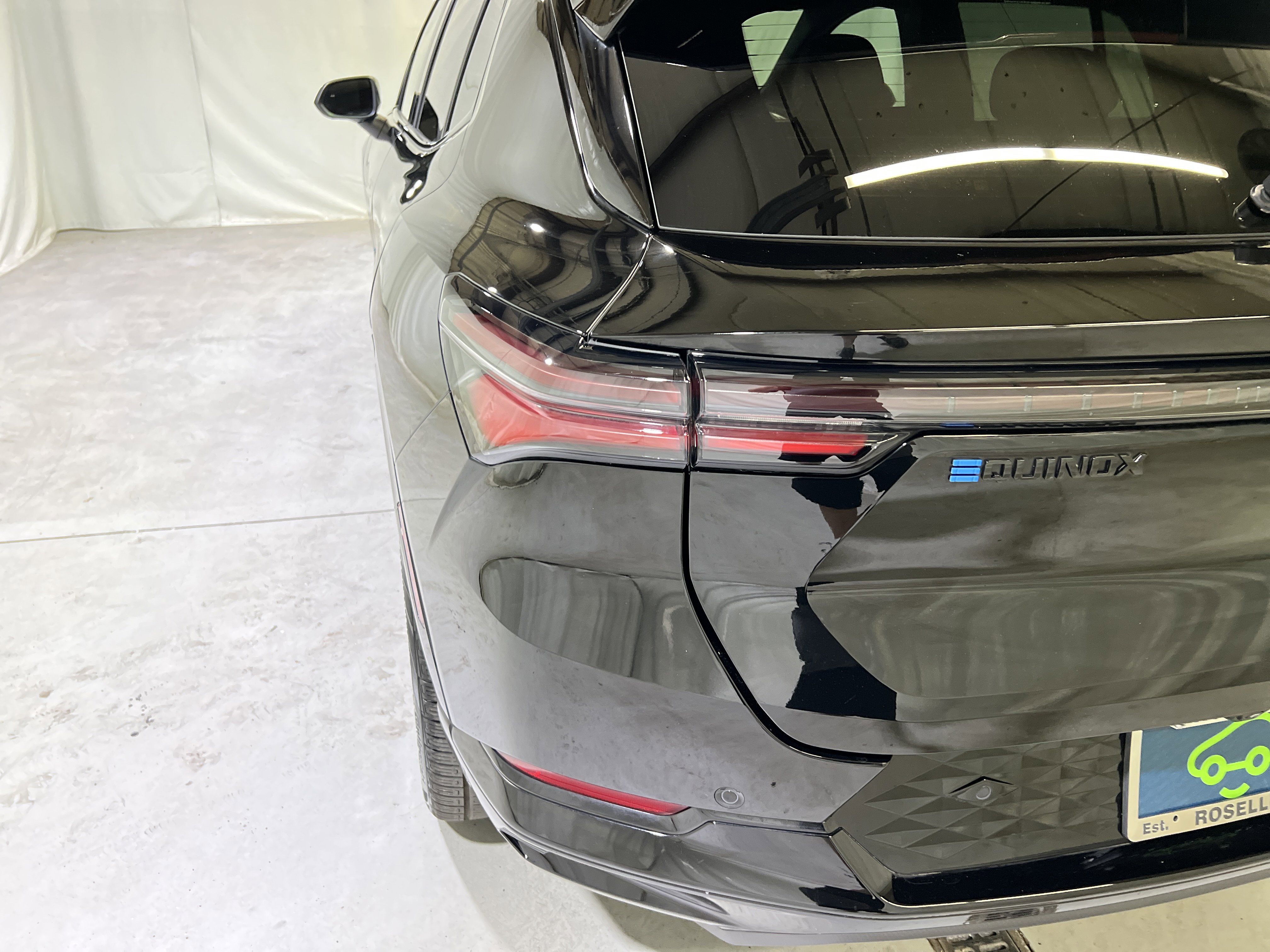 Used 2024 Chevrolet Equinox EV RS FWD image 10