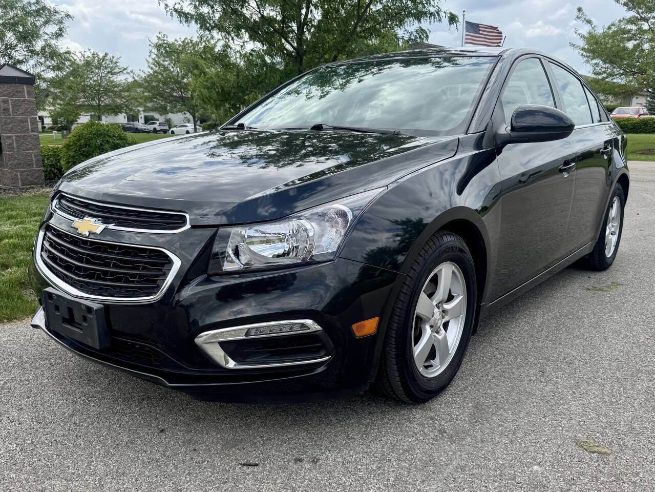 Used 2015 Chevrolet Cruze LT image 2