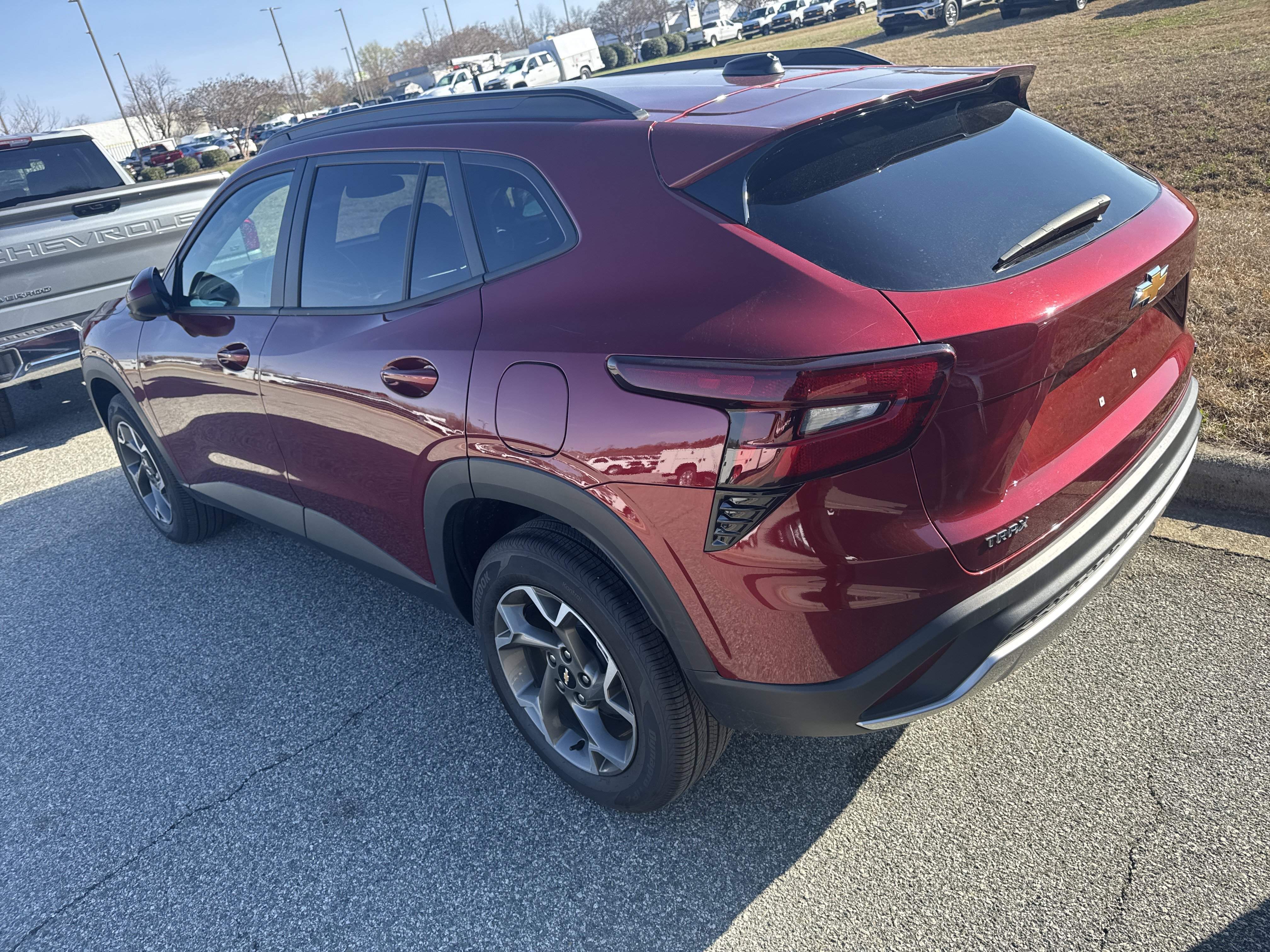Used 2025 Chevrolet Trax LT w/ LT Convenience Package image 8