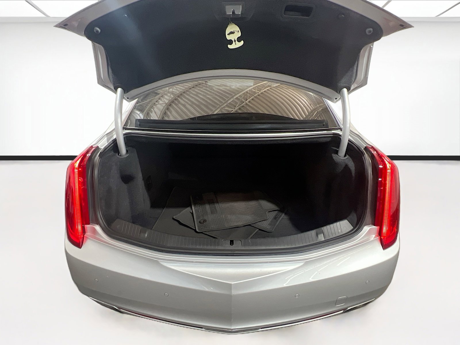 Used 2016 Cadillac XTS Luxury w/ Driver Awareness Package FWD image 21