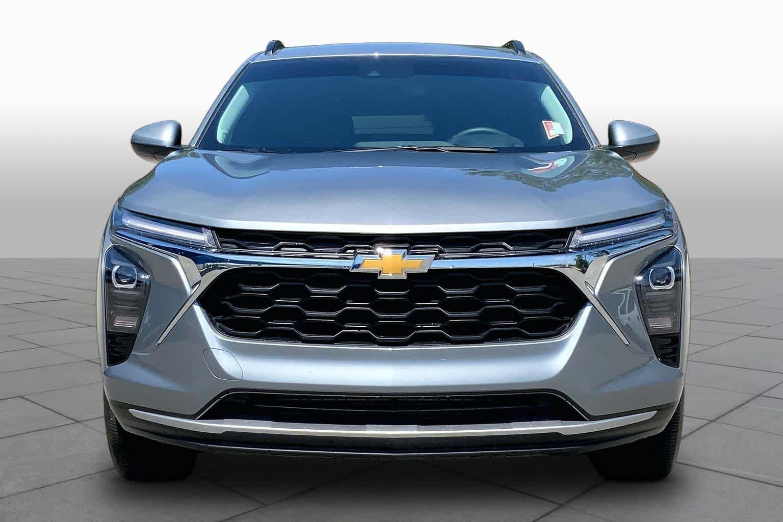 Used 2024 Chevrolet Trax LT w/ LT Convenience Package FWD image 4
