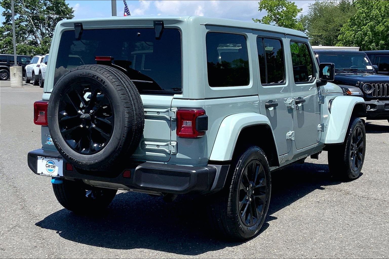 Used 2024 Jeep Wrangler Unlimited Sahara AWD/4WD image 10