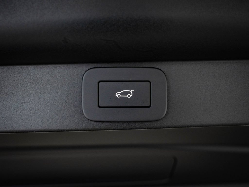 New 2026 Land Rover Range Rover SV AWD/4WD image 18
